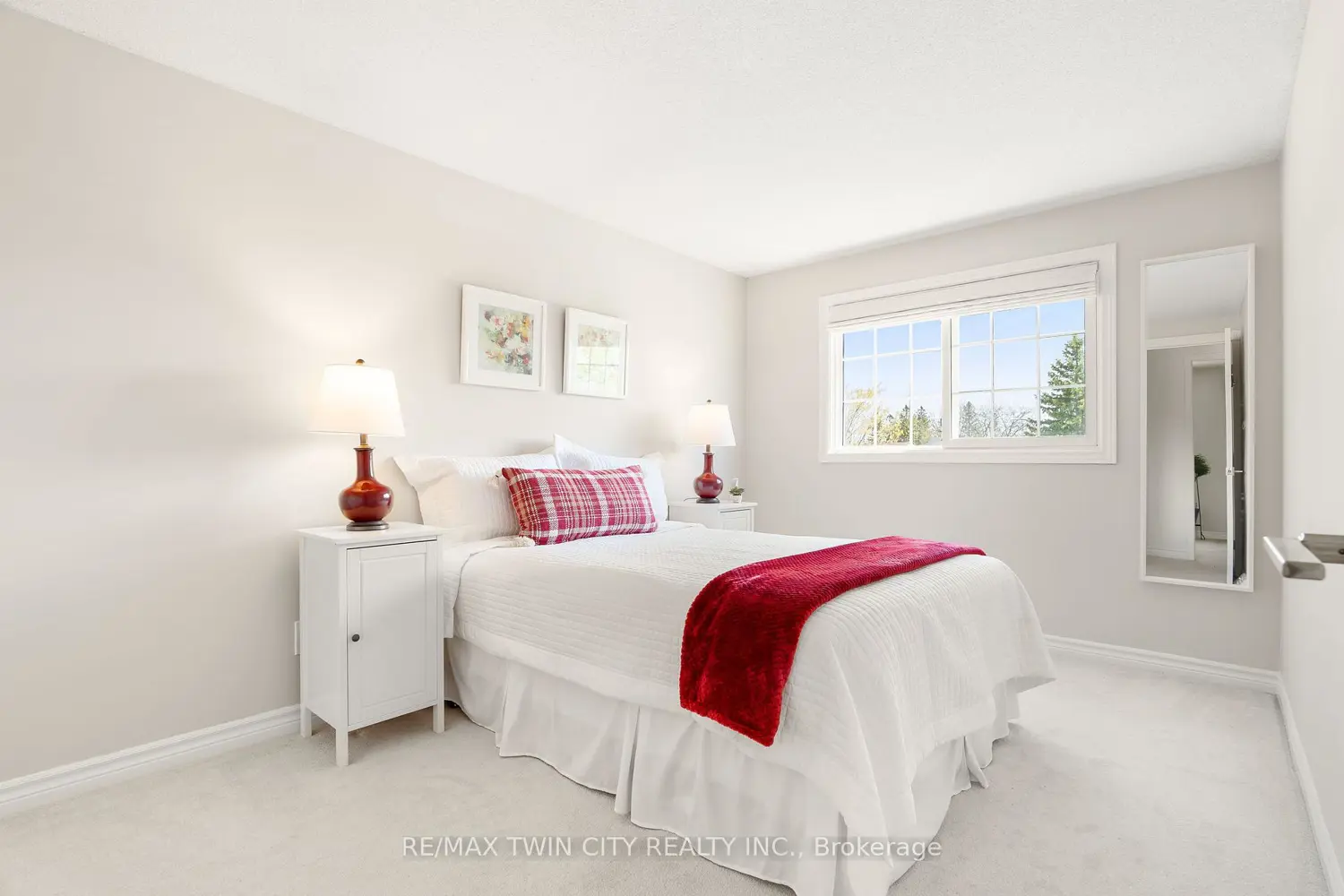 240 Grand River Boulevard photo 4