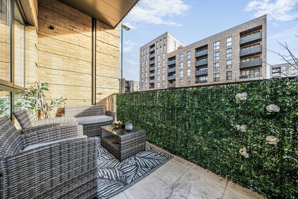 Additional image 3 of 2 bed flat for saleArthur Street, Erith DA8