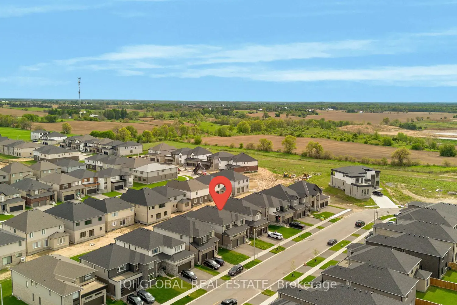 92 Sass Crescent photo 3