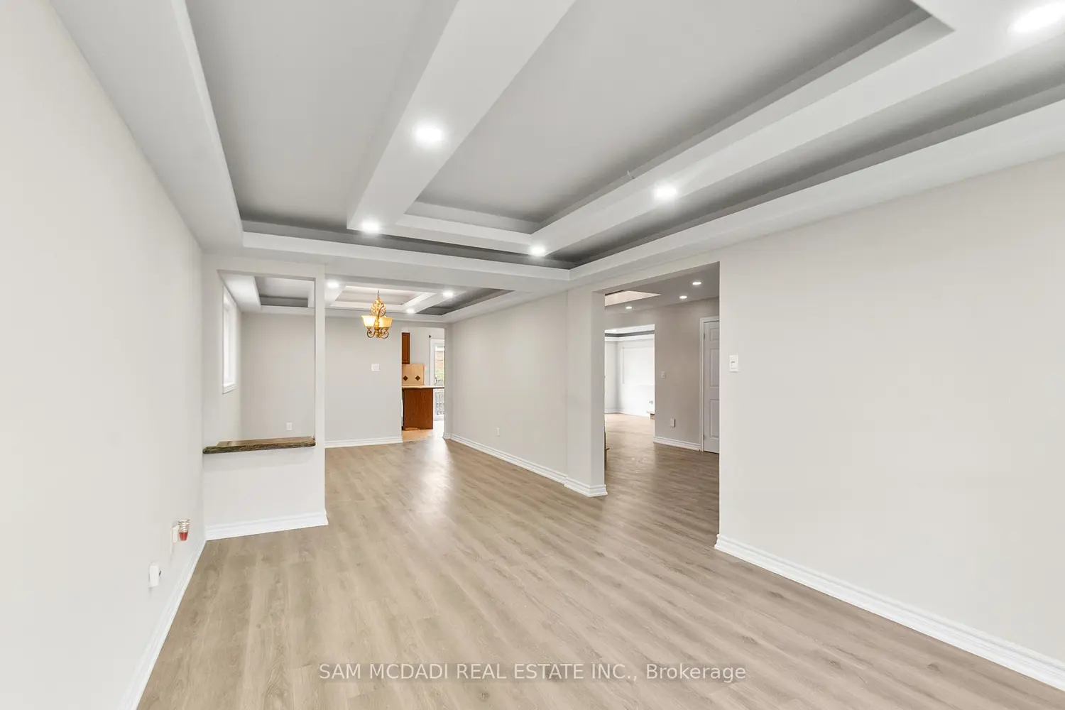 149 Sunforest Drive photo 5