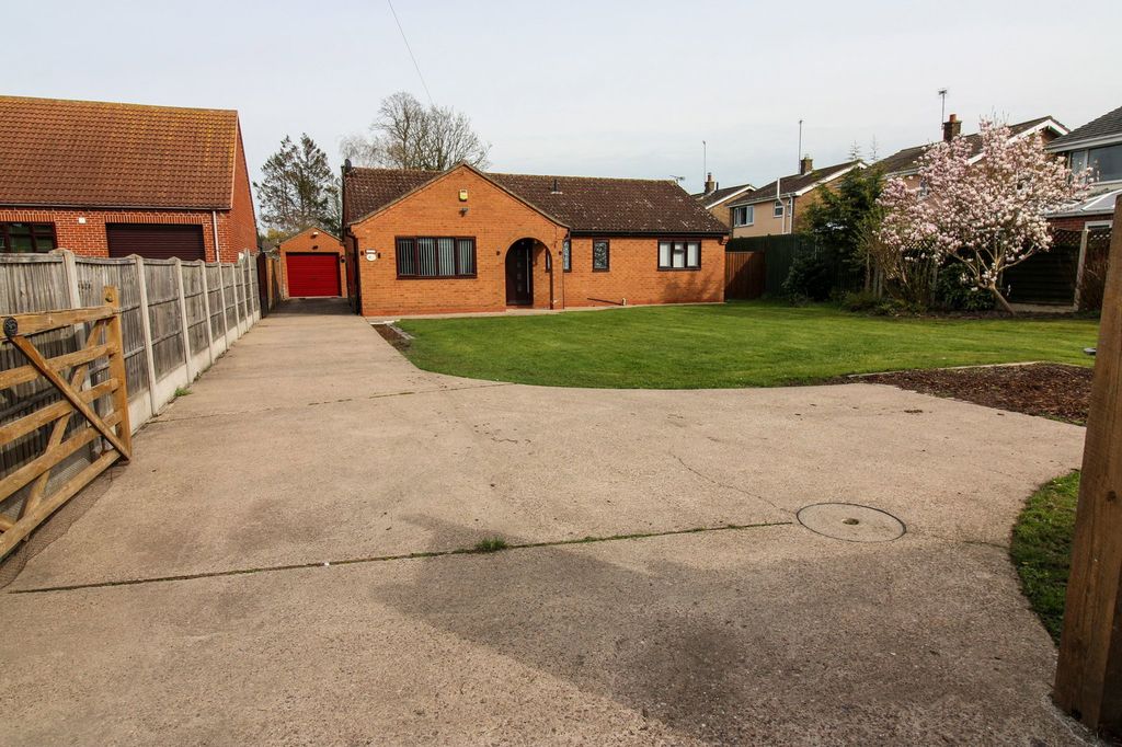 3 bed bungalow for saleWalkerith Road, Morton, Gainsborough DN21