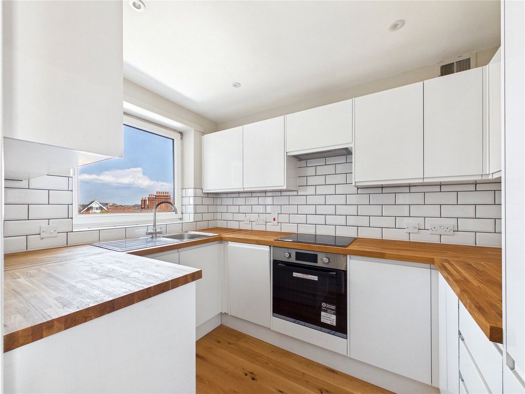 Additional image 4 of 2 bed flat for saleStanley Road, Felixstowe, Suffolk IP11