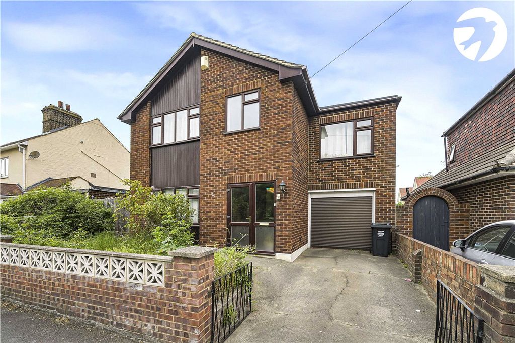 3 bed detached house for saleSt James Lane, Greenhithe, Kent DA9