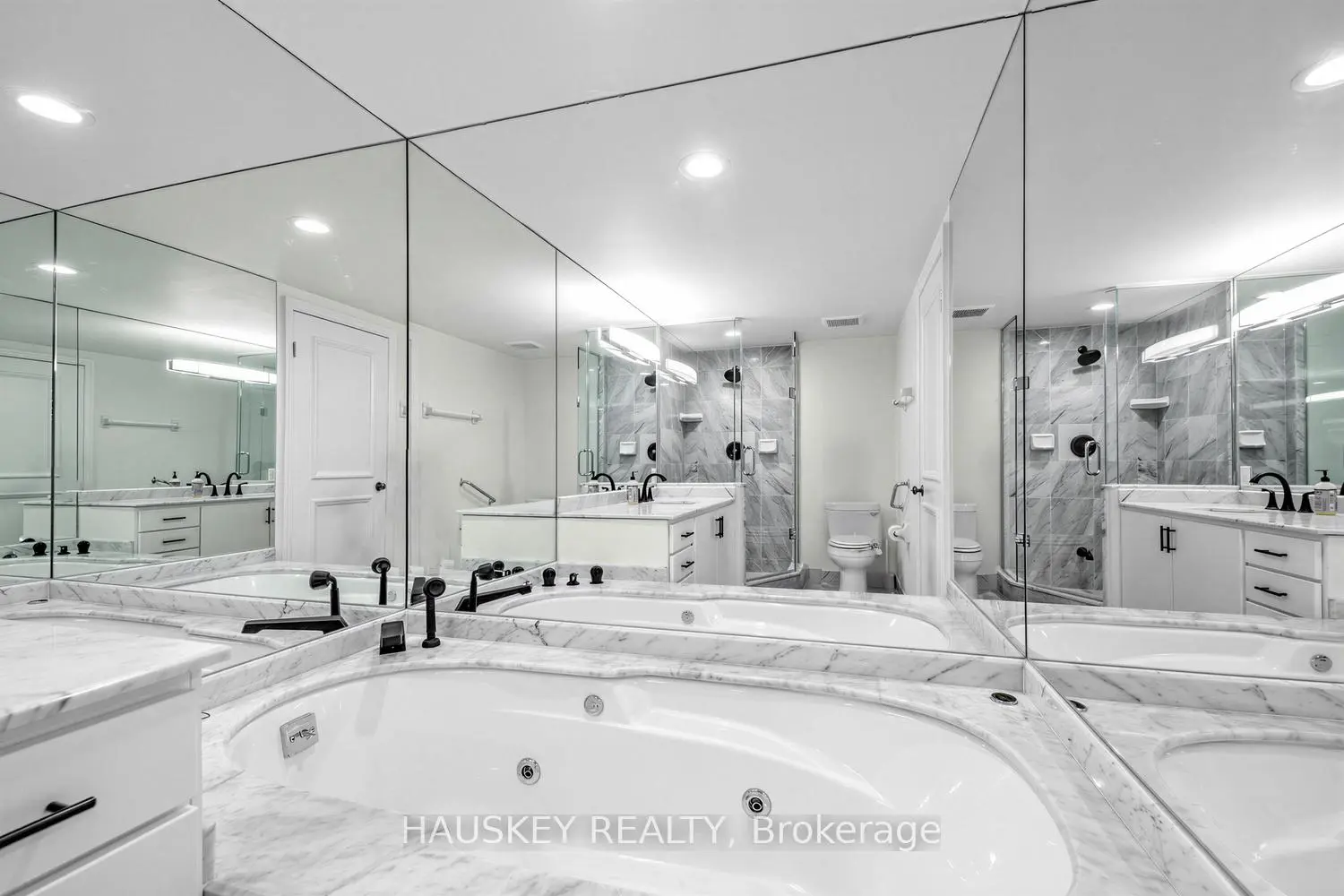 Additional image 17 of 3800 Yonge Street 402