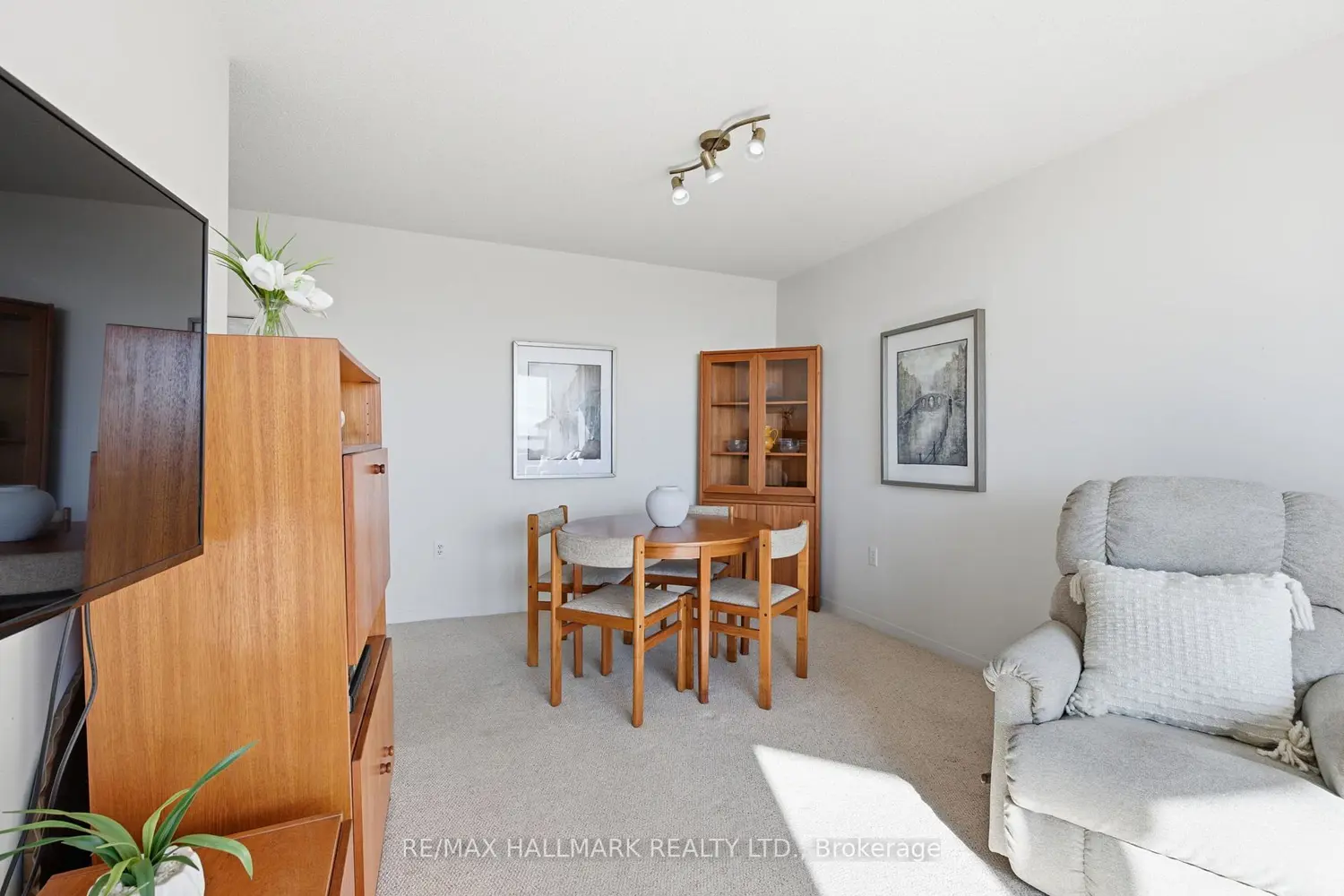 Additional image 4 of 21 Overlea Boulevard 1801