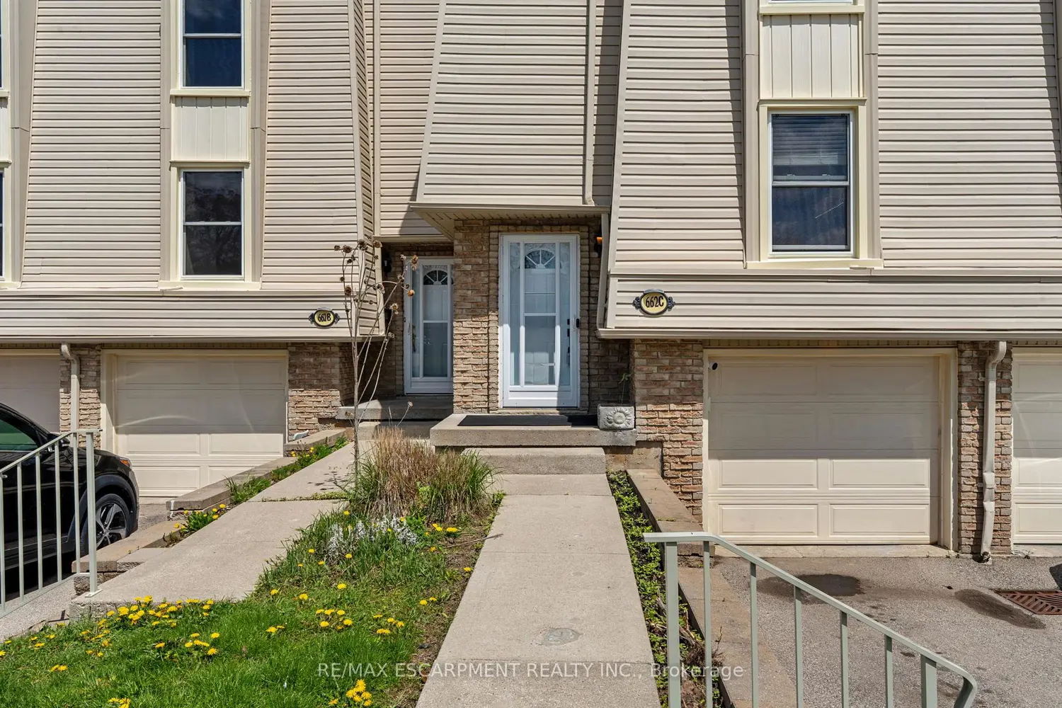 662 Grey Street C photo 5