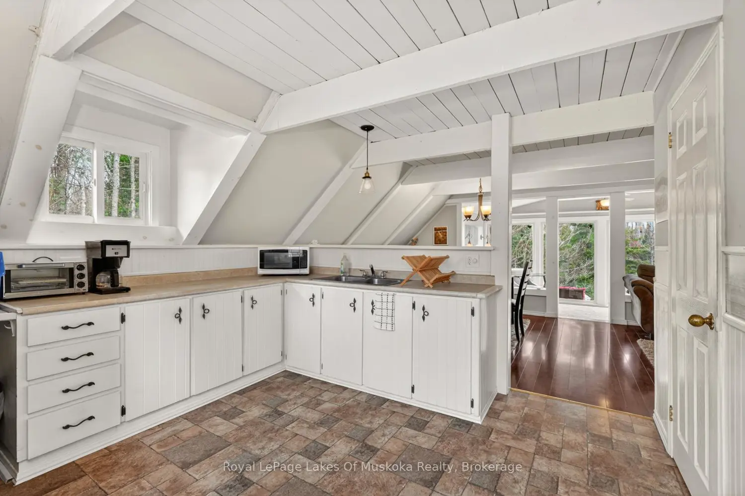 985 Katrine Road