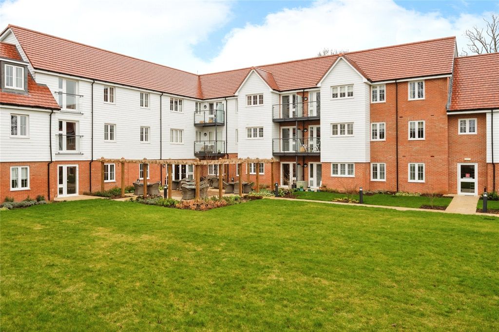 1 bed flat for saleWeavers House, Highgate Hill, Hawkhurst, Cranbrook TN18 photo 5