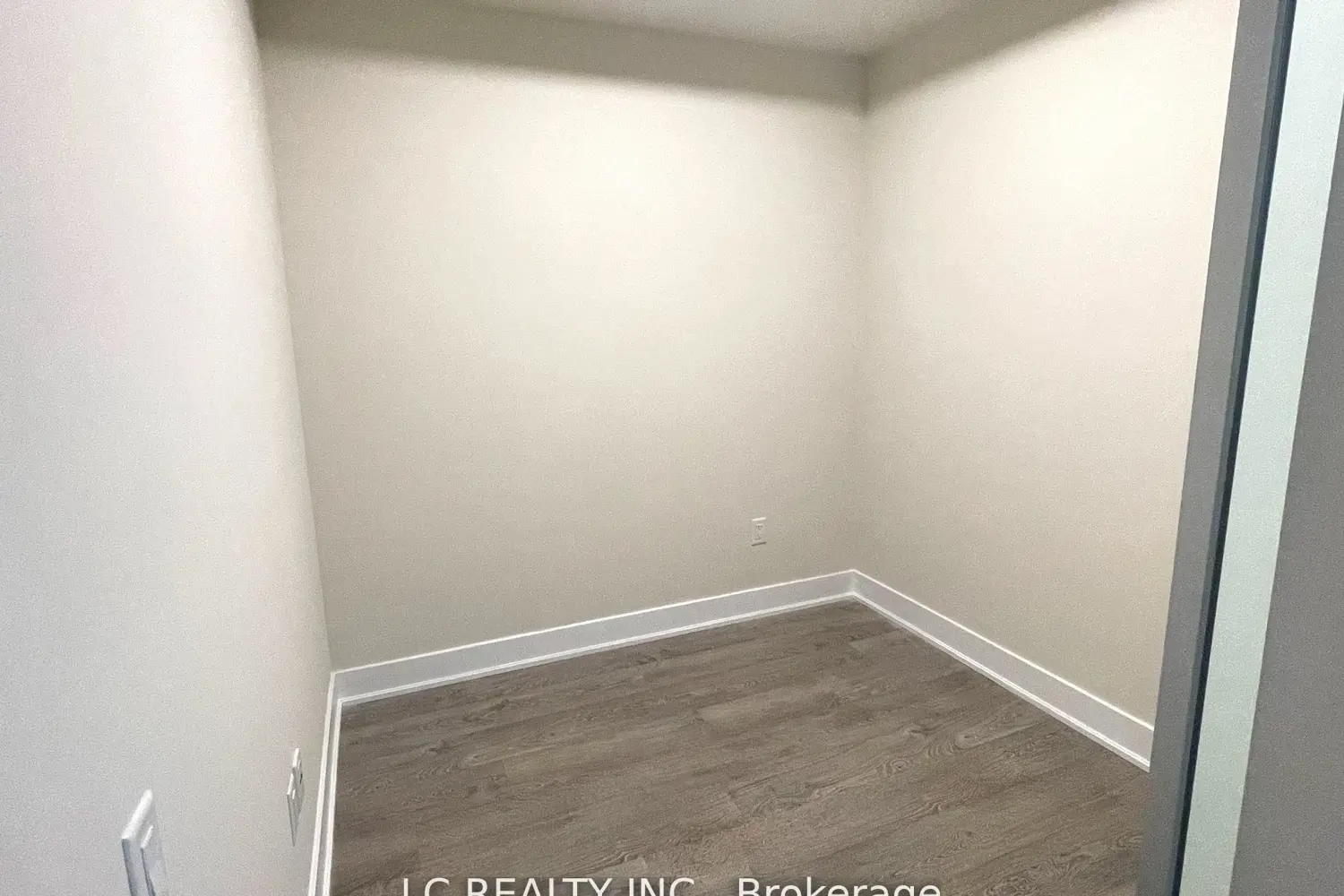 Additional image 8 of 30 Roehampton Avenue 2410