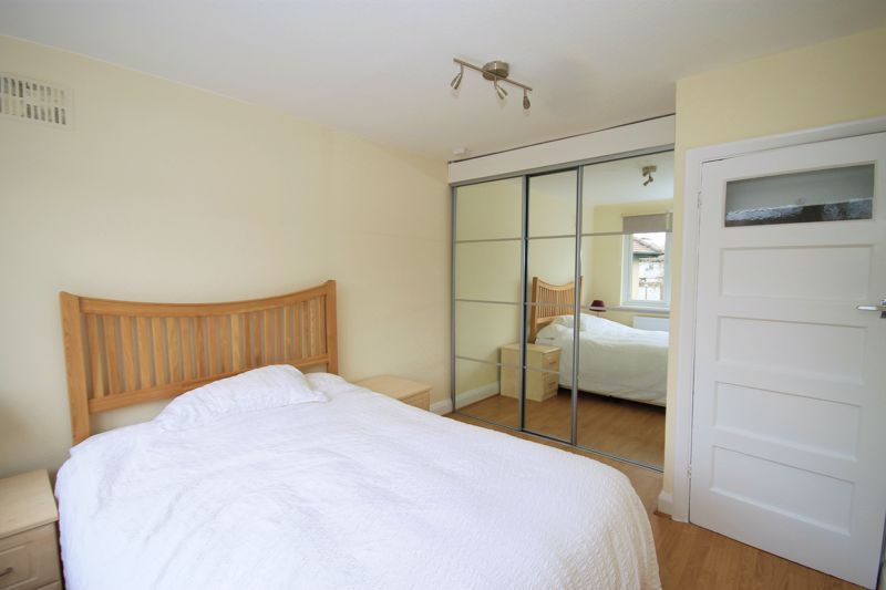 2 bed flat for saleGoring Way, Greenford UB6 photo 4