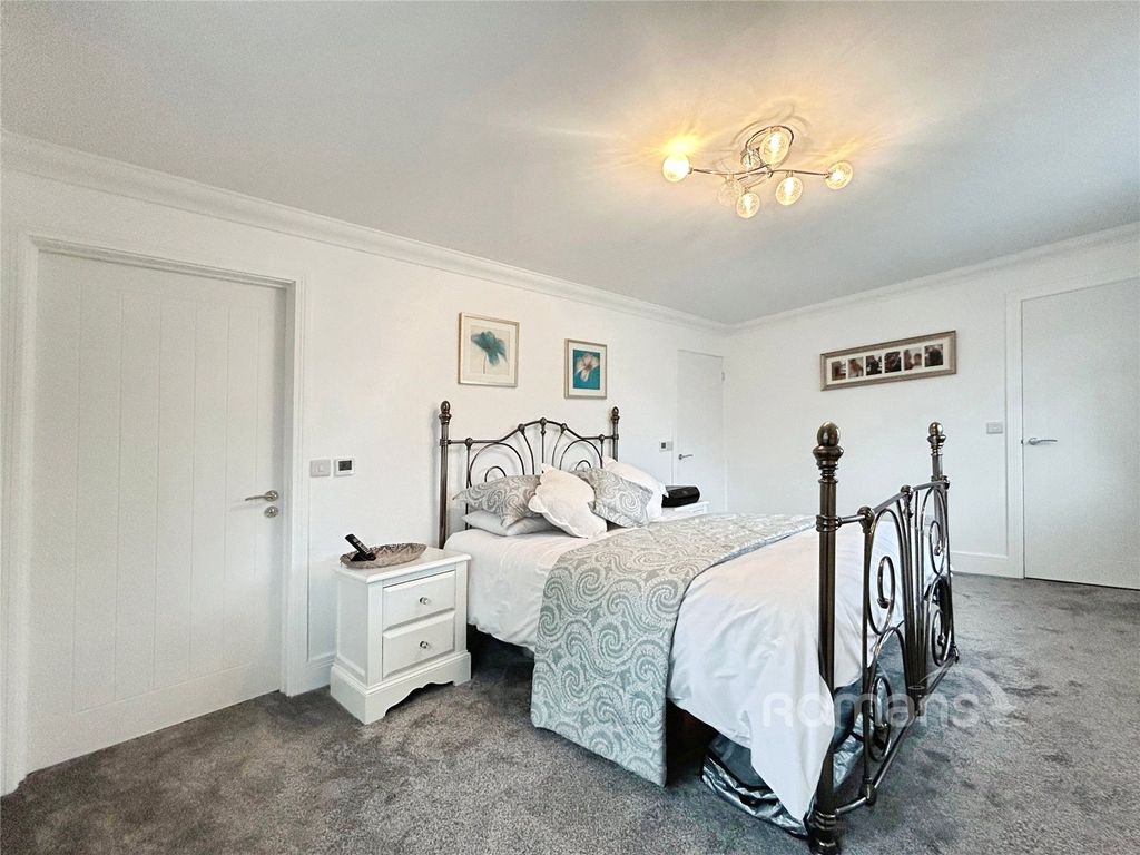 Additional image 14 of 4 bed detached house for saleGlebe Road, Farnborough, Hampshire GU14