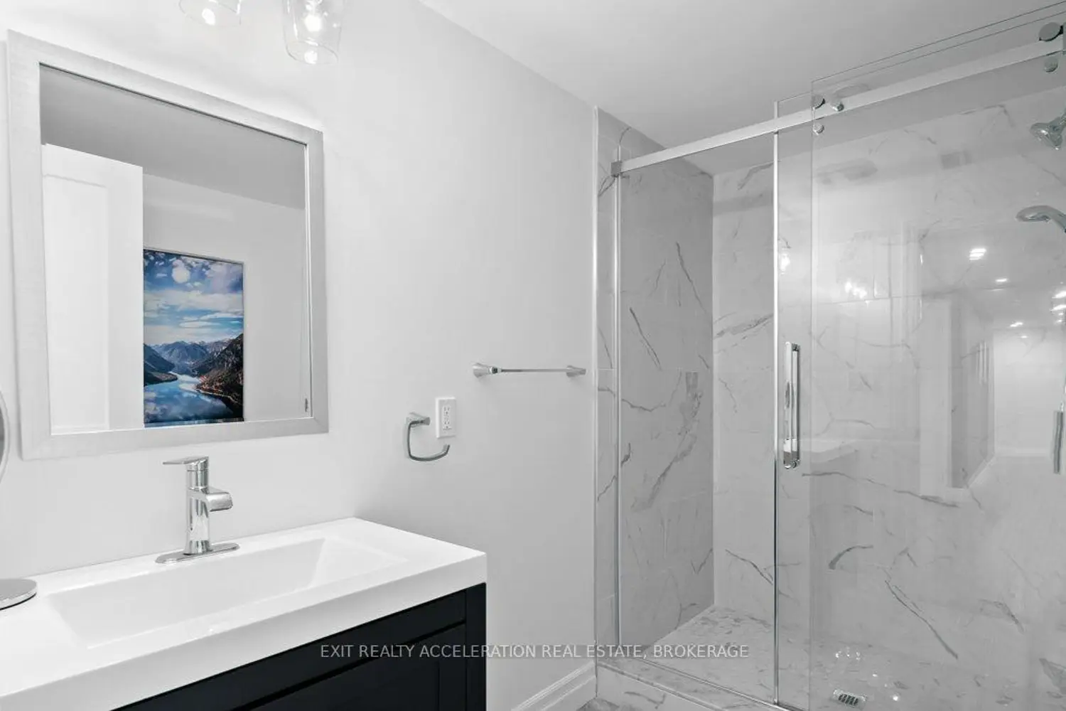 Additional image 16 of 92 Hartwood Crescent