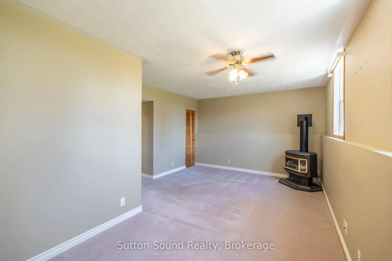 126 Alexandria Street photo 3