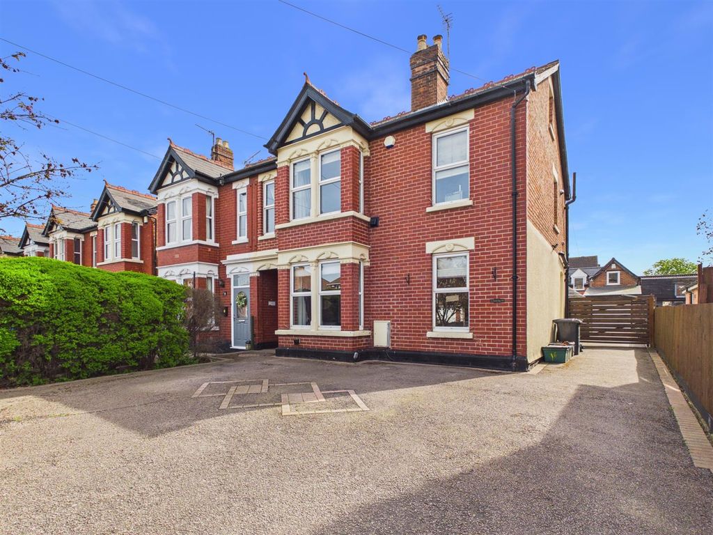 6 bed semi-detached house for saleElmbridge Road, Longlevens, Gloucester GL2