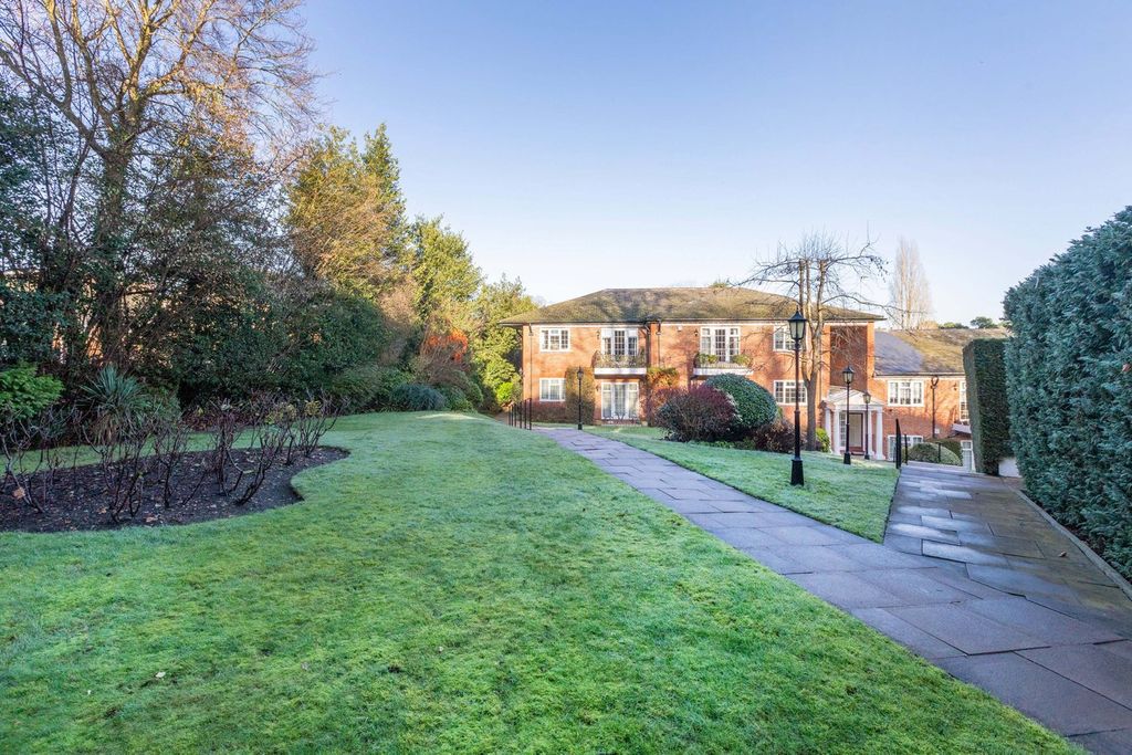 Additional image 17 of 3 bed flat for saleOak End Way, Gerrards Cross SL9