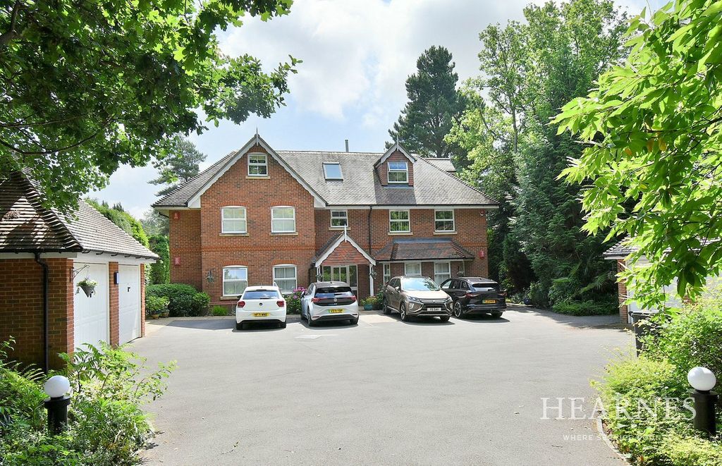 3 bed flat for saleRingwood Road, Ferndown BH22