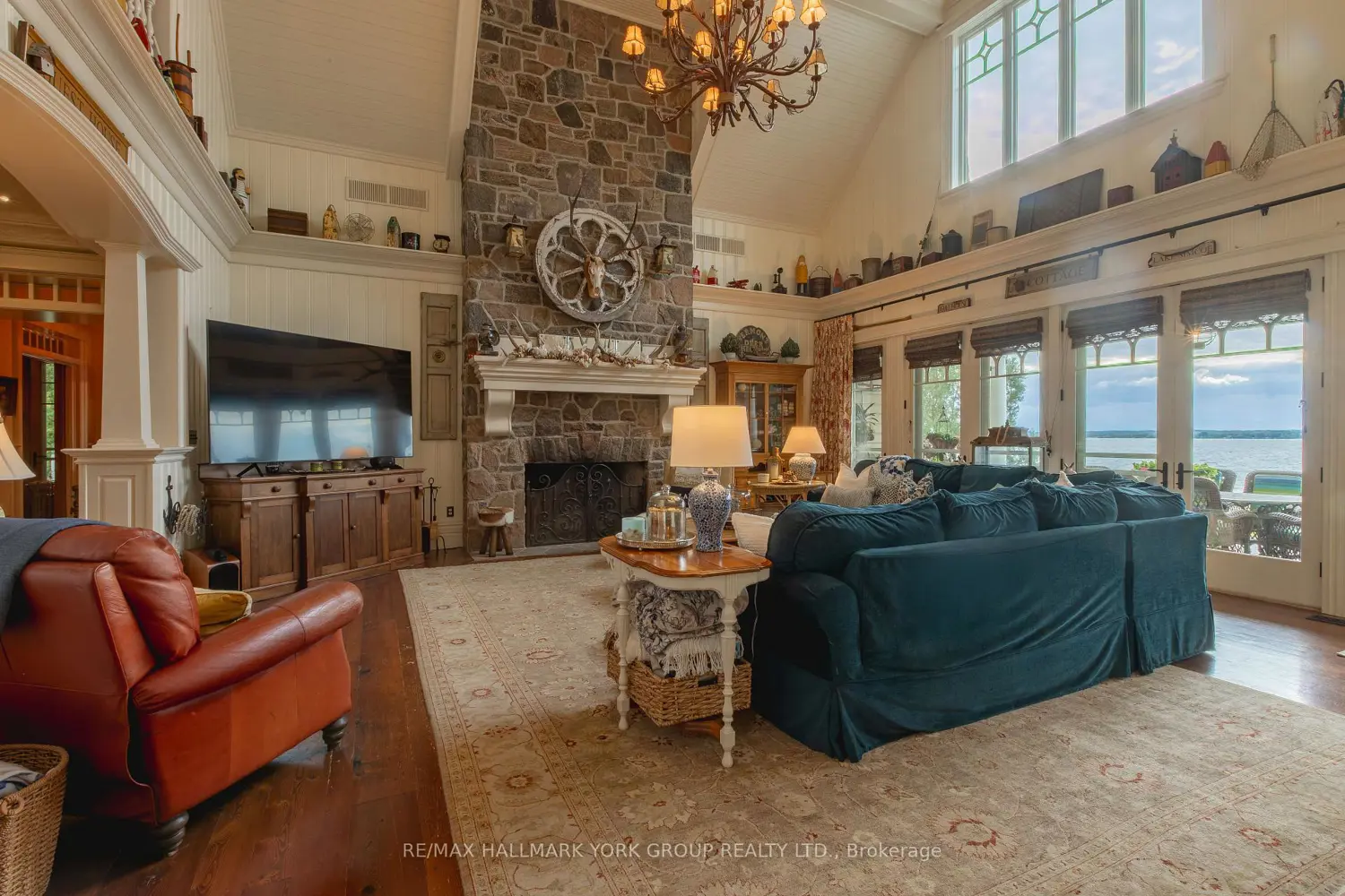 736 Lake Drive photo 4