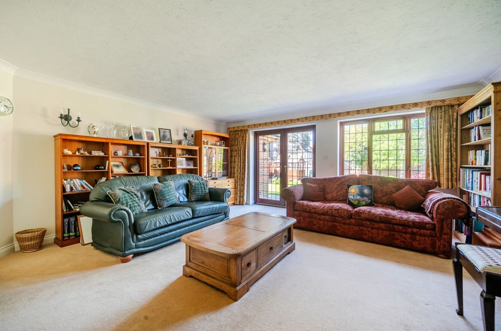 Additional image 6 of 4 bed detached house for saleSycamore Road, Farnborough, Hampshire GU14