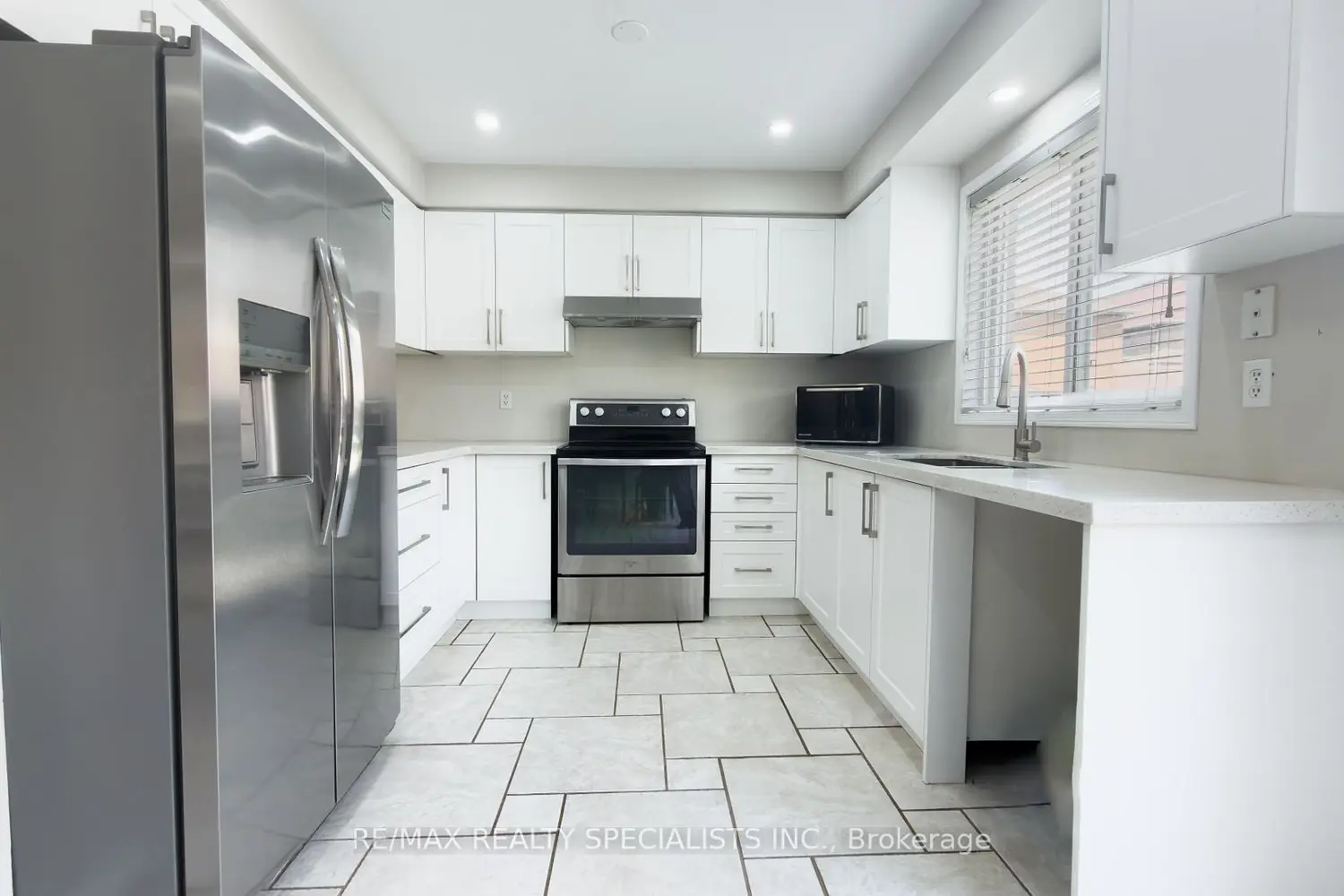 27 Hiberton Crescent photo 2