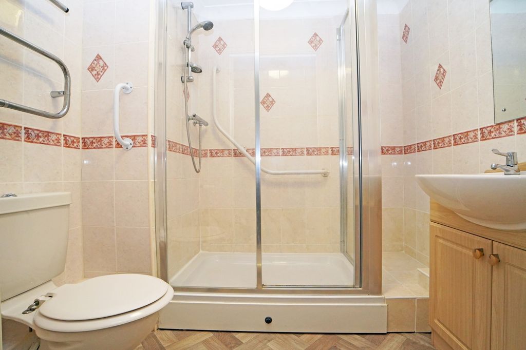 Additional image 3 of 1 bed flat for saleHammond Close, Highworth SN6