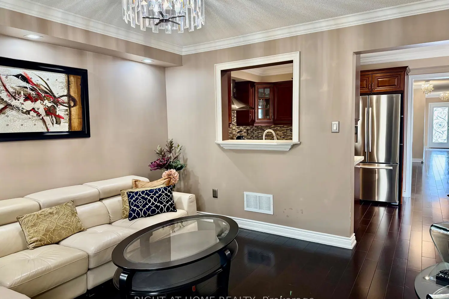 129 Four Seasons Crescent photo 4