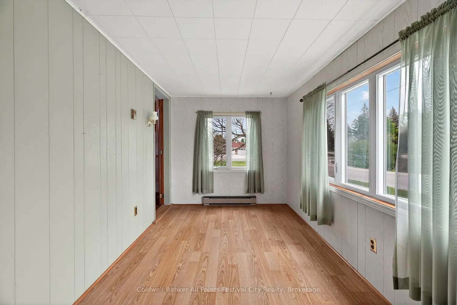 484 Bob Street photo 3