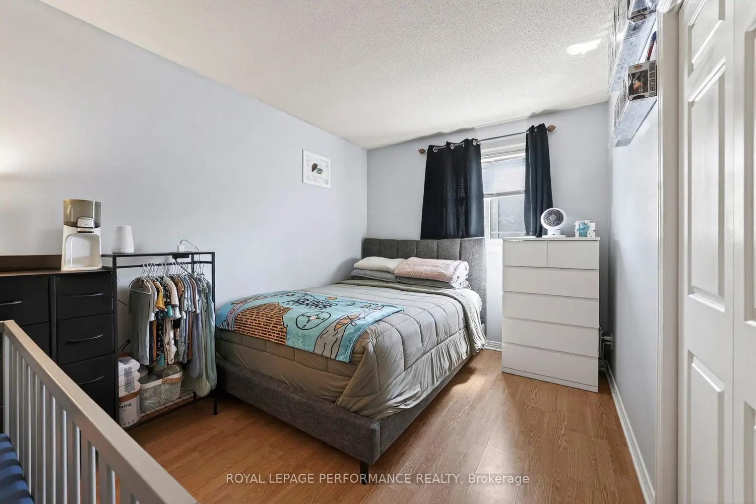 1321 Lochiel Street photo 2