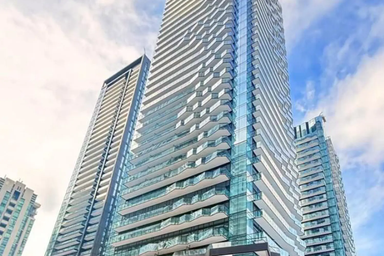 195 Redpath Avenue 1206