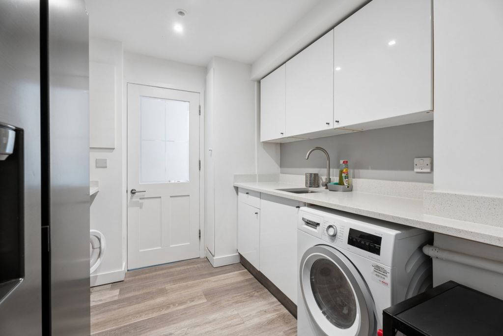 Additional image 10 of 4 bed detached house for saleMeadowcroft, Chalfont St. Peter, Gerrards Cross, Buckinghamshire SL9