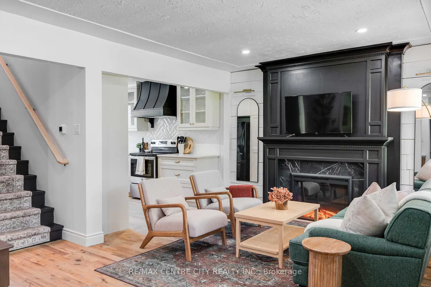 478 Moore Street photo 2
