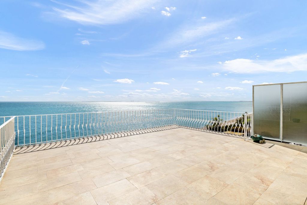 3 bed terraced house for saleRadnor Cliff, Folkestone CT20