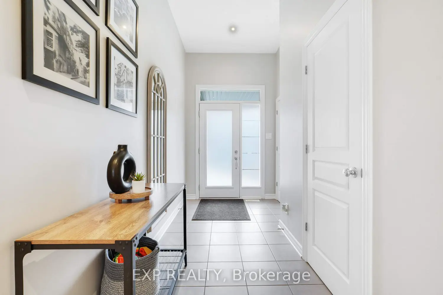 529 Stargazer Crescent photo 2