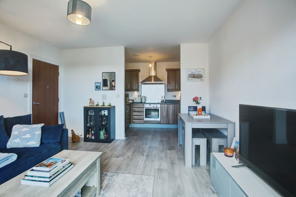 Additional image 8 of 2 bed flat for saleWorsdell Drive, Gateshead NE8