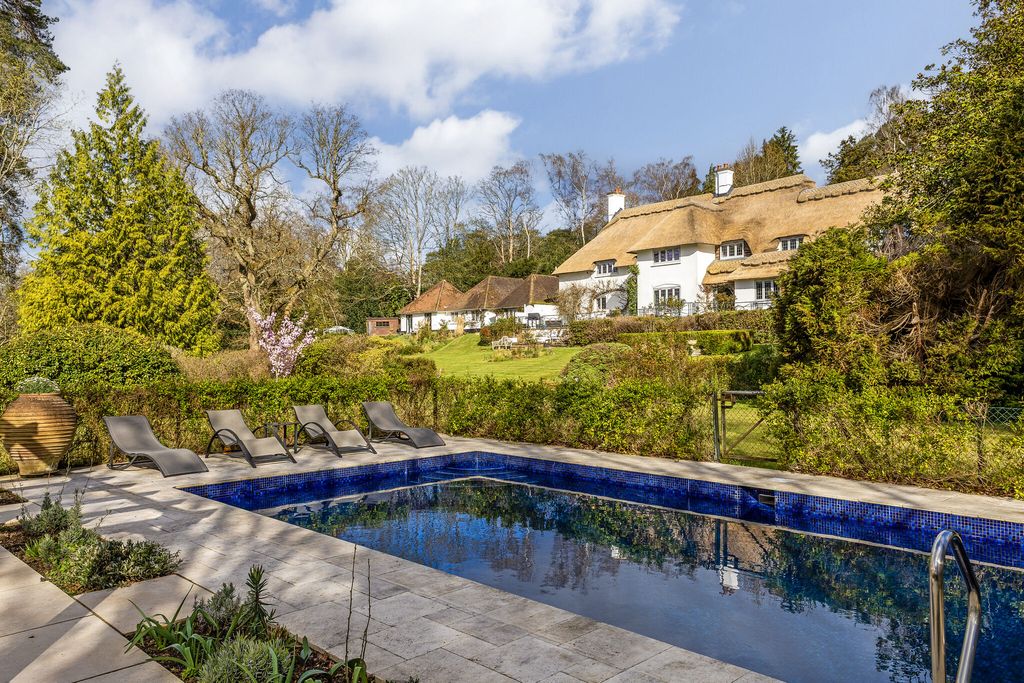 6 bed detached house for saleSwifts Close, Moor Park, Farnham GU10