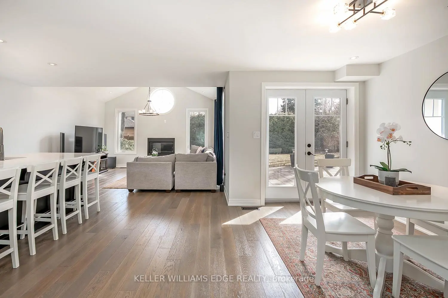 3270 Spruce Avenue photo 3
