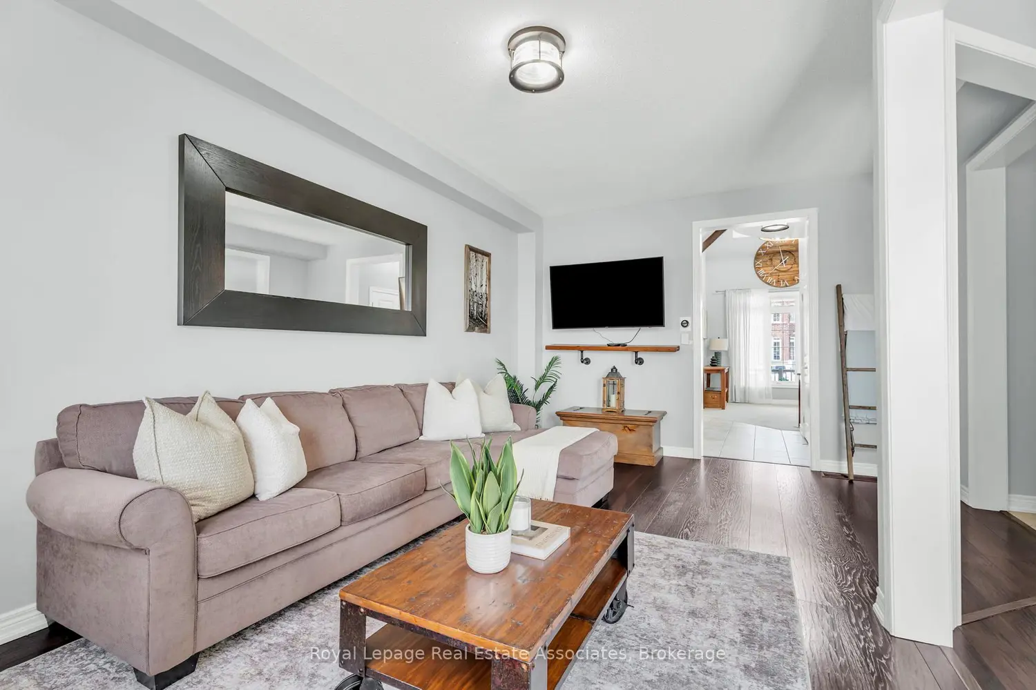Additional image 9 of 704 Cook Crescent