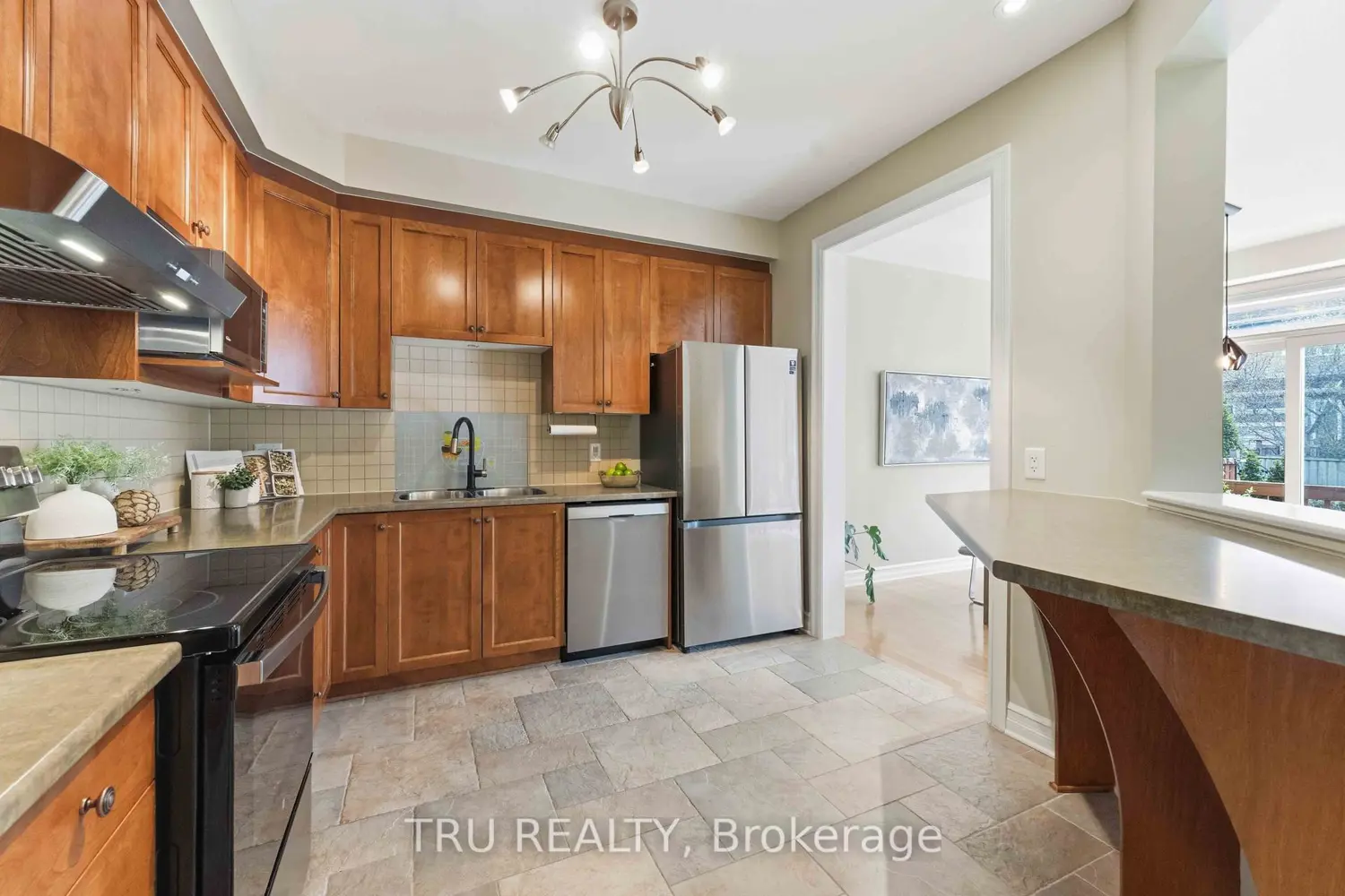 449 Celtic Ridge Crescent photo 2