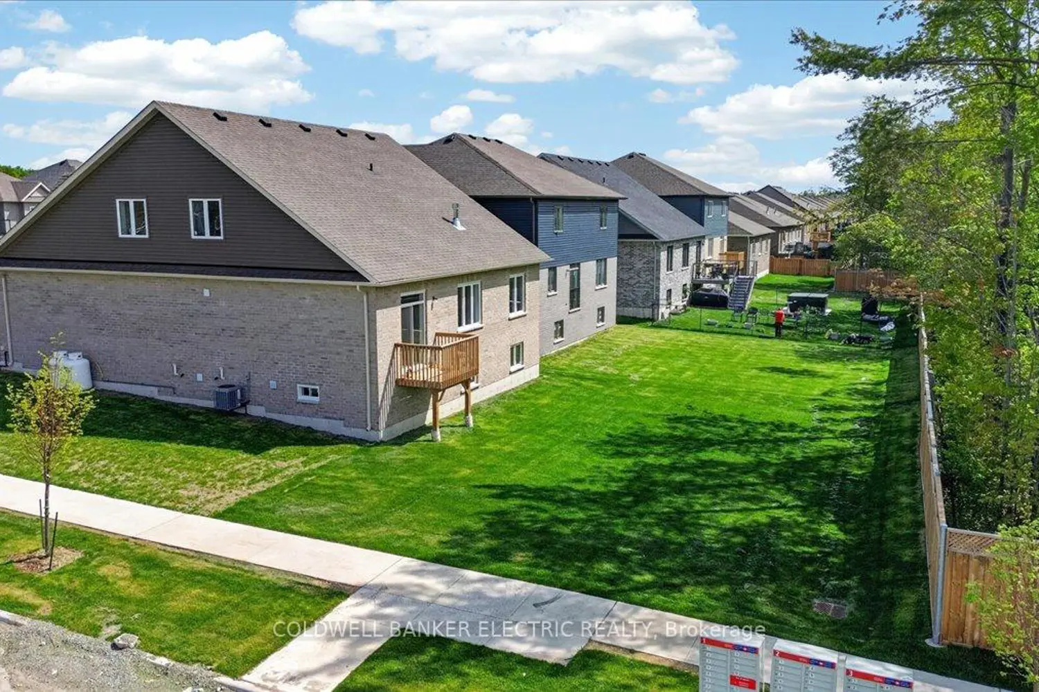 3 Hillcroft Way