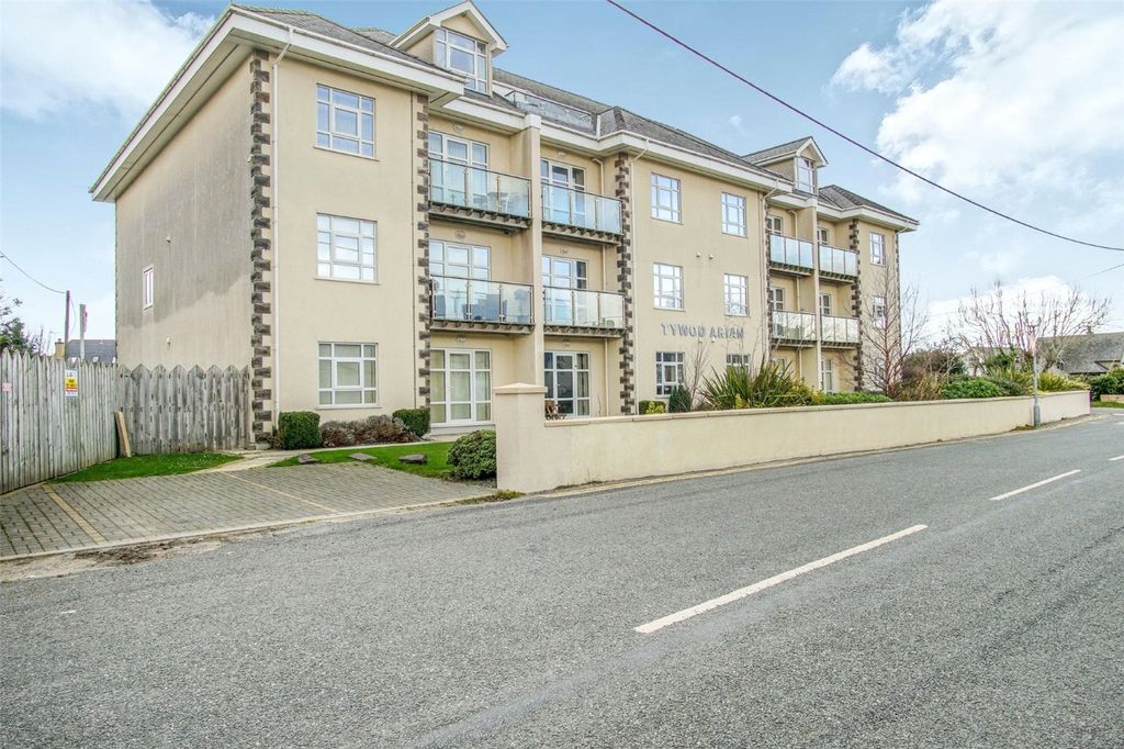2 bed flat for saleLon Golff, Pwllheli, Gwynedd LL53