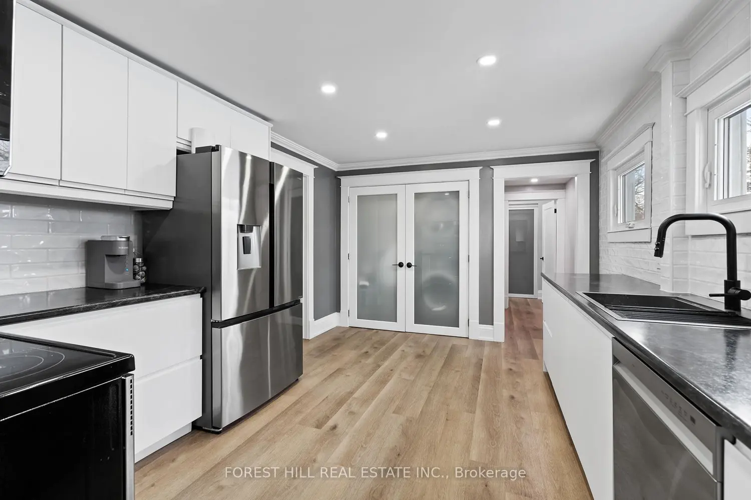 390 Glendale Avenue photo 2