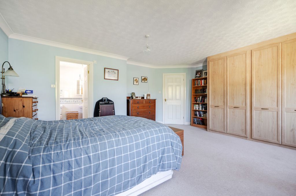 Additional image 20 of 4 bed detached house for saleSycamore Road, Farnborough, Hampshire GU14