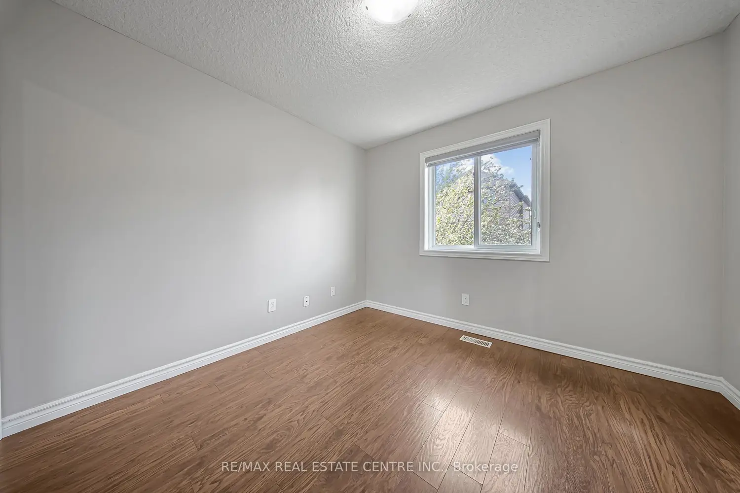 Additional image 15 of 864 Frontenac Crescent