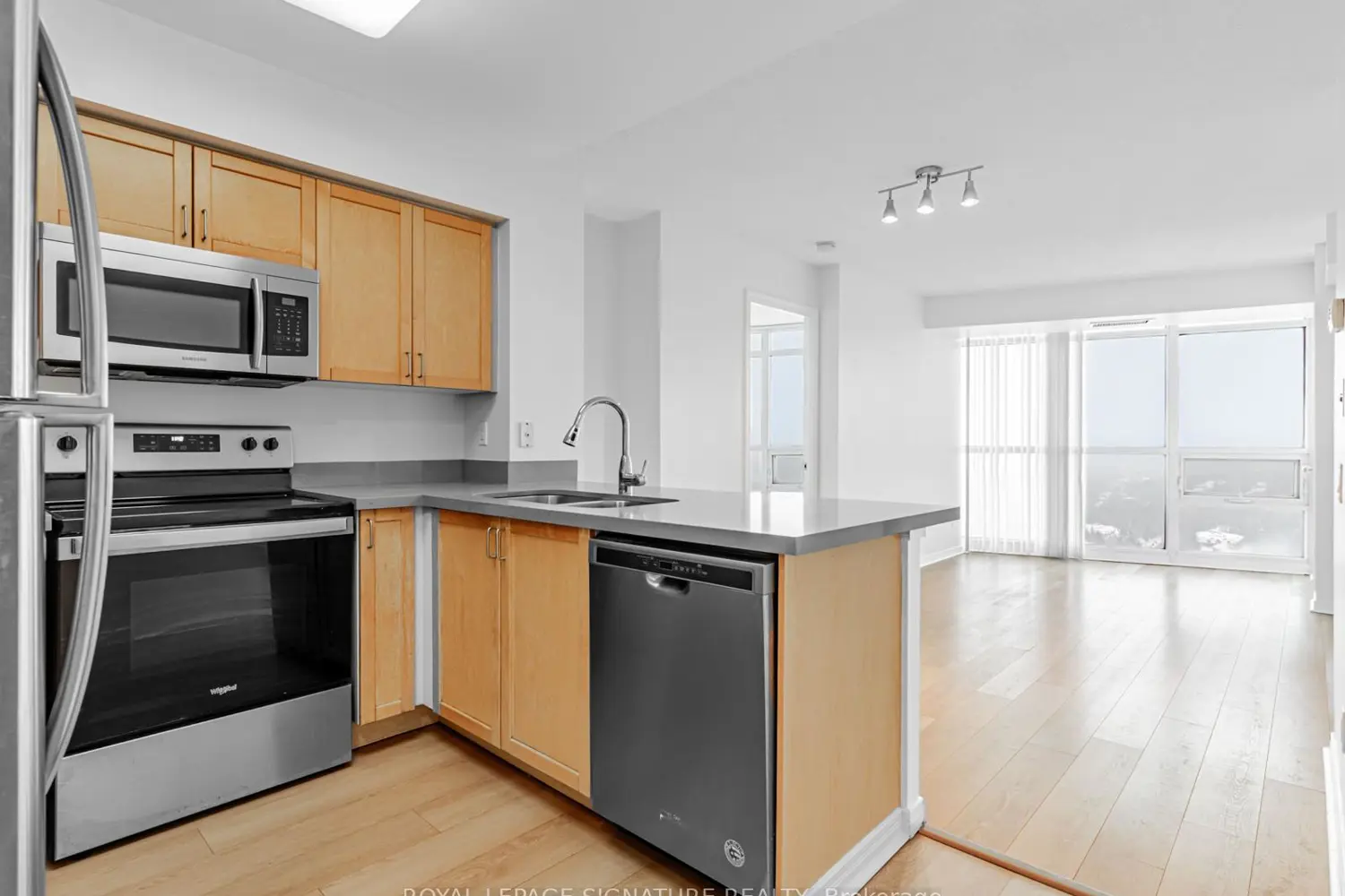 Additional image 4 of 30 Harrison Garden Boulevard 2306