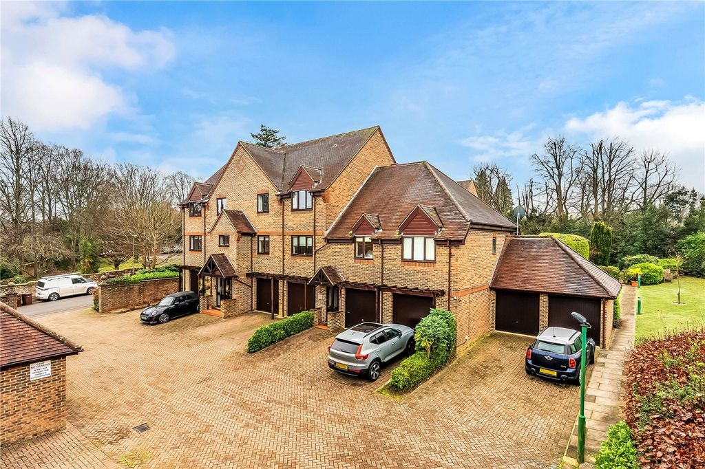 3 bed flat for saleEastcroft Court, Albury Road, Guildford, Surrey GU1