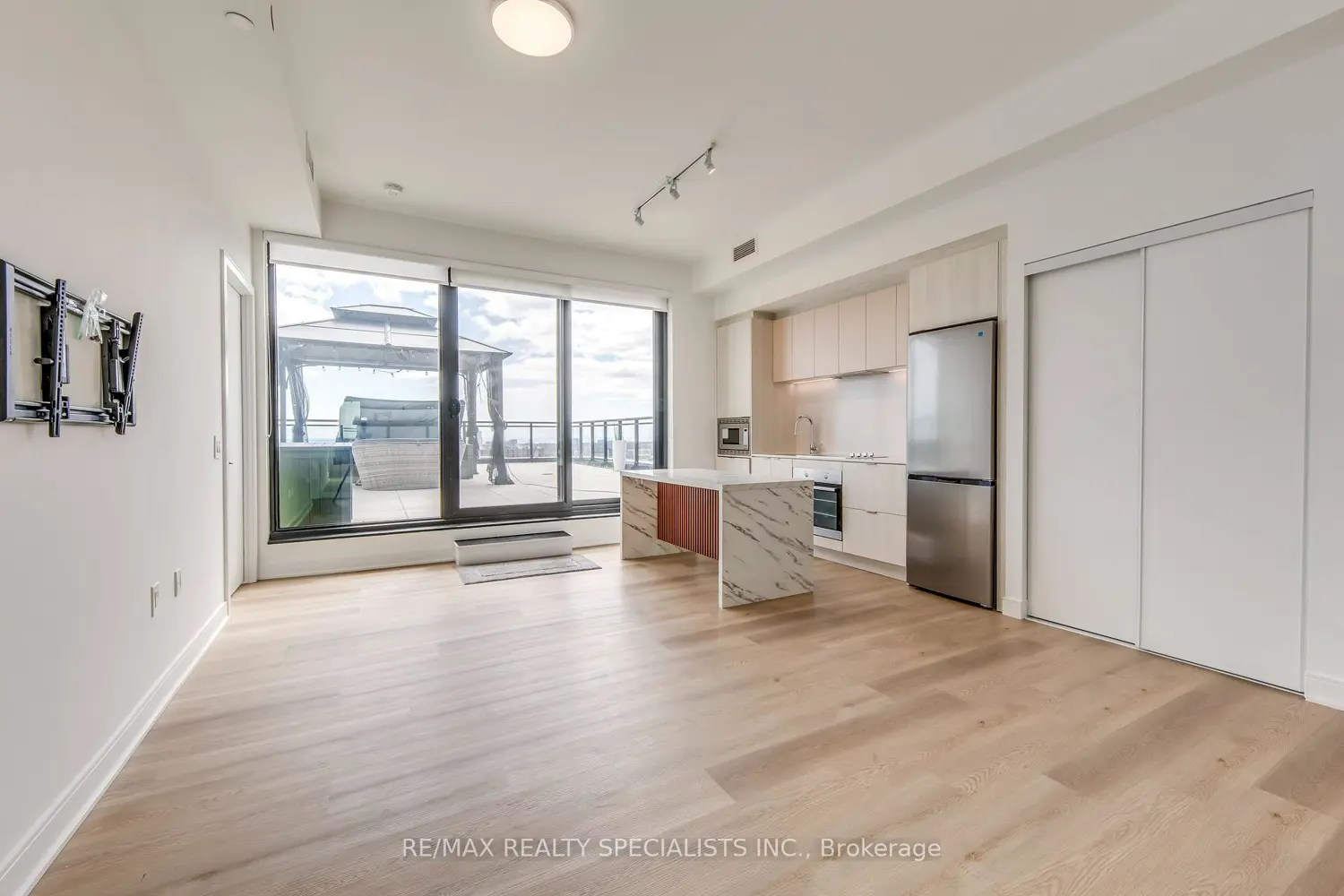 86 Dundas Street 1711 photo 4