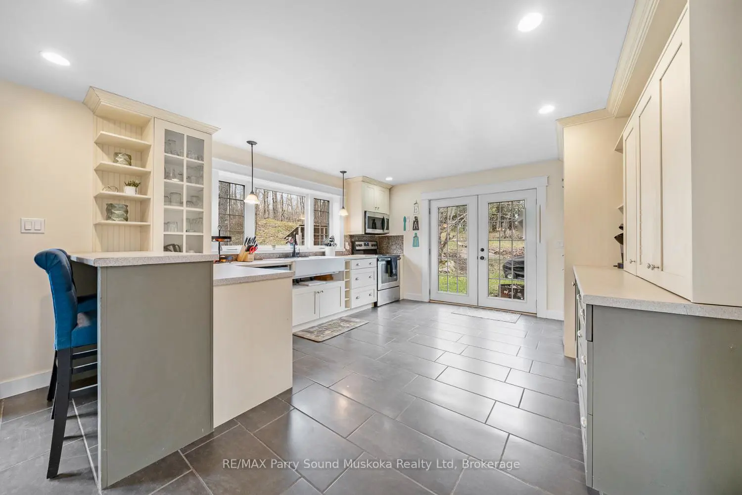 569 Hurdville Road photo 4