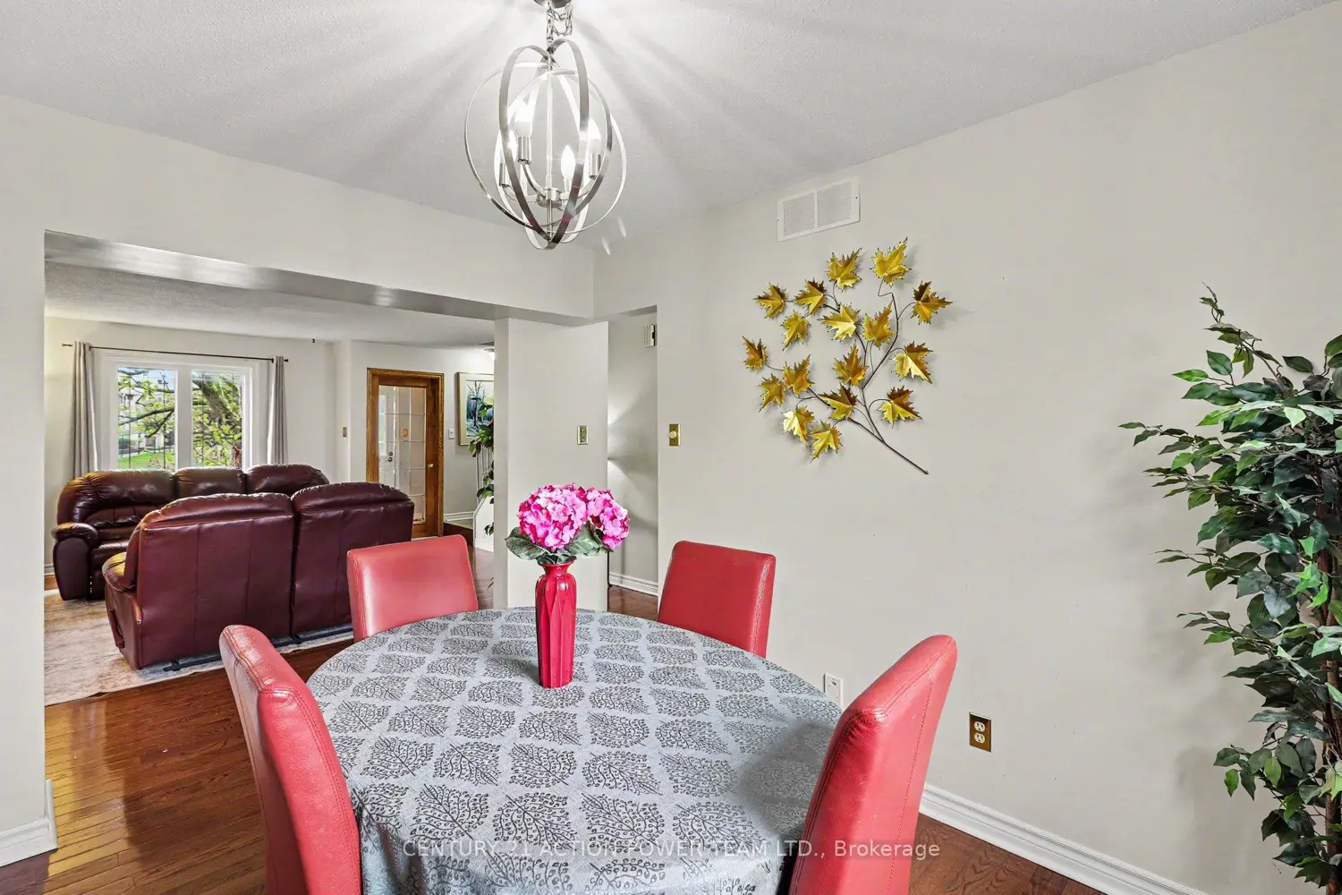 1729 Bottriell Way photo 4