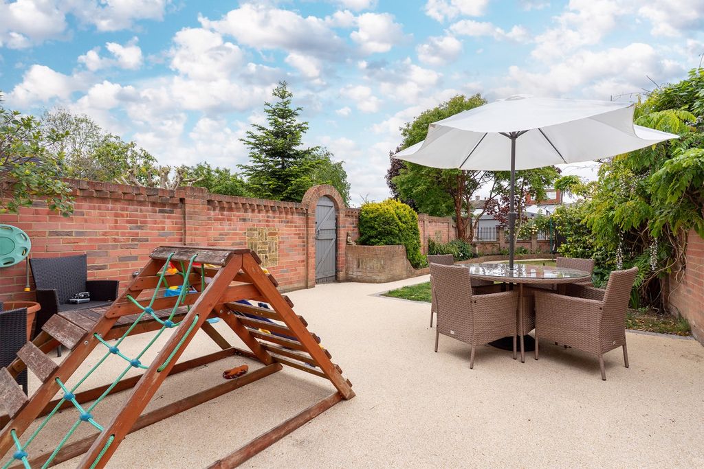 Additional image 26 of 4 bed semi-detached house for saleWhitehill Road, Gravesend DA12