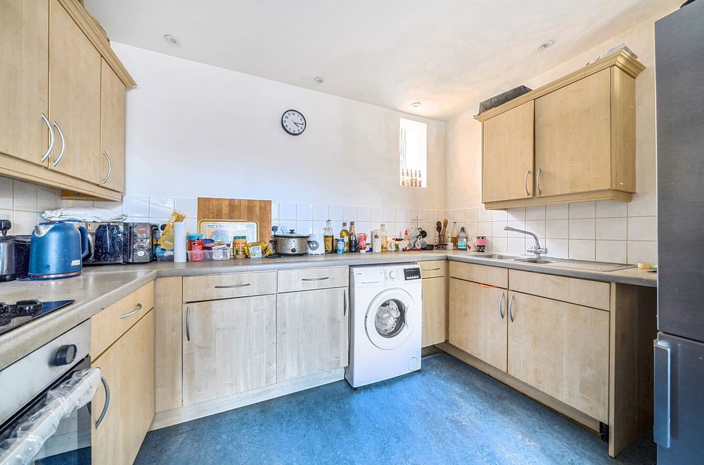 Additional image 3 of 2 bed flat for saleMarlborough Street, Faringdon, Oxfordshire SN7