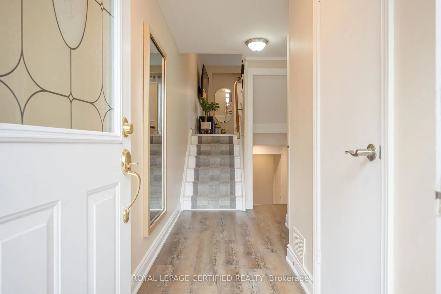 371 Bronte Street 91 photo 2